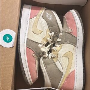 Used Kids Jordan Air 1 Mid Multi-Color High-Top Sneakers size 6 kids.